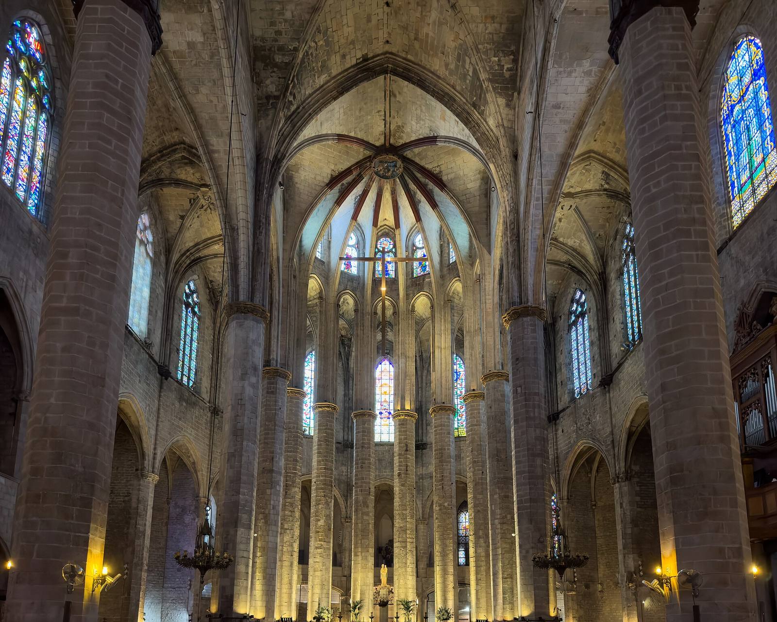The nave of Santa Maria del Mar: slender octagonal columns rising to a Gothic vault, with the apse and its tall windows lit at the far end